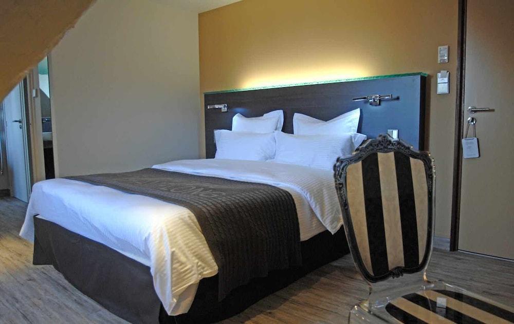 Chateau De Champlong Table Hotel **** Golf & Spa Villerest  Exterior photo